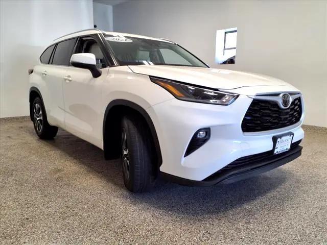 used 2021 Toyota Highlander car, priced at $31,995