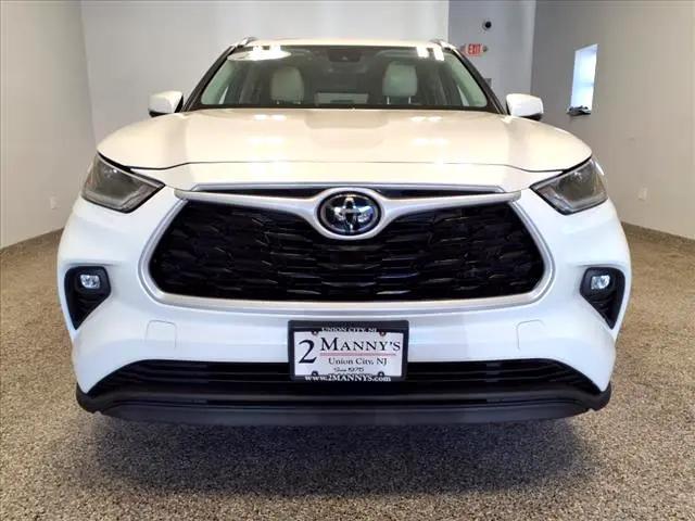 used 2021 Toyota Highlander car, priced at $31,995