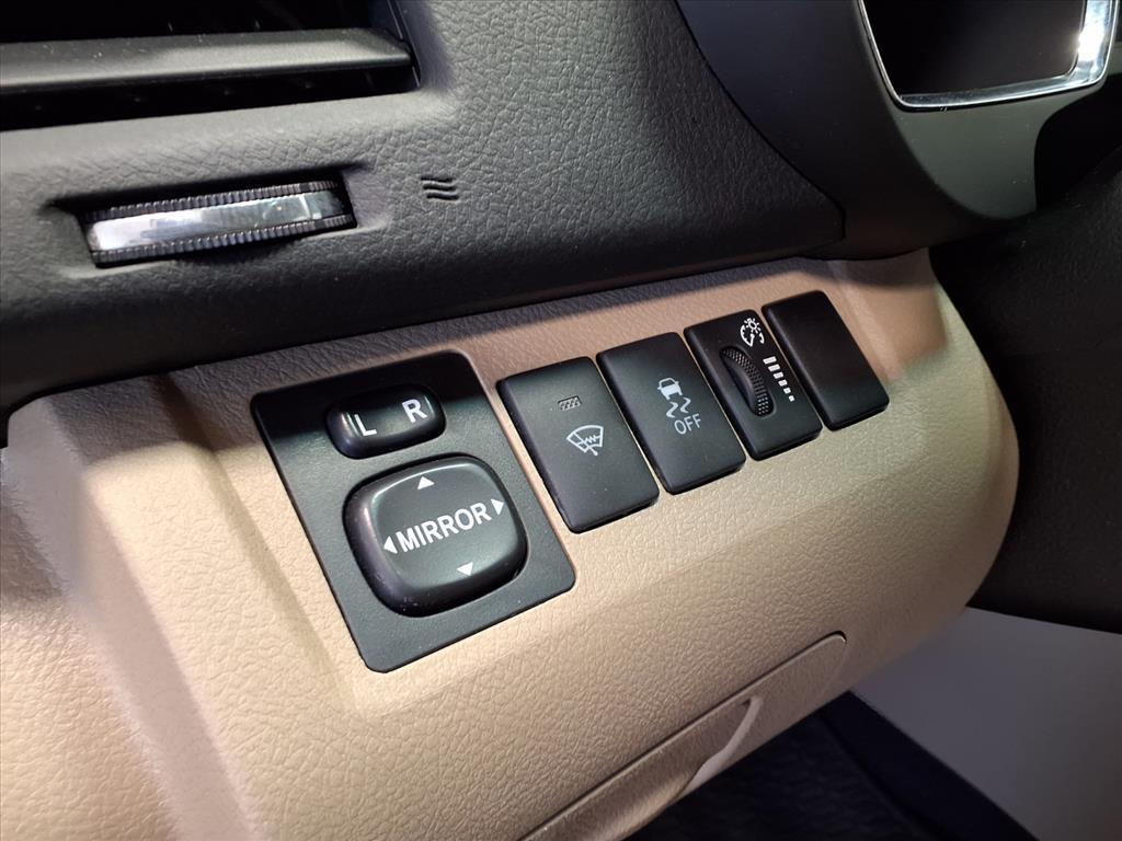 used 2012 Toyota Highlander car, priced at $8,995