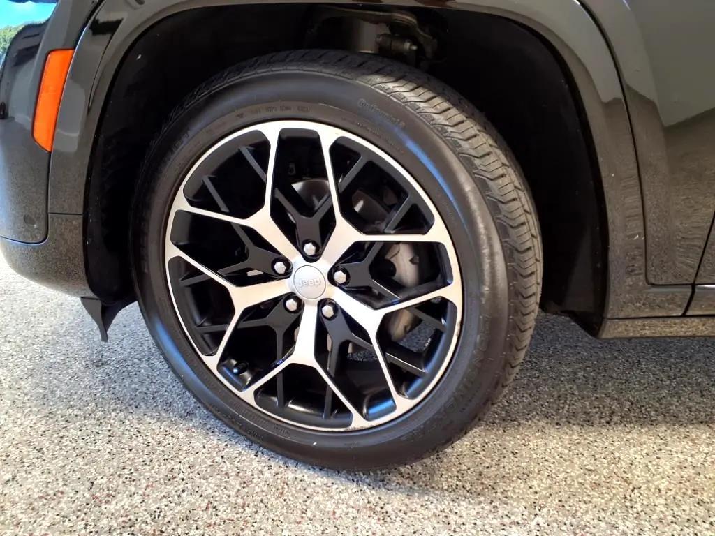 used 2022 Jeep Grand Cherokee car, priced at $37,995