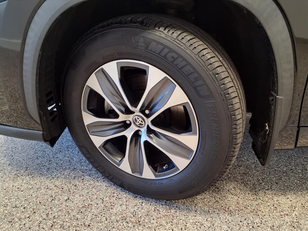 used 2021 Toyota Highlander car, priced at $27,995