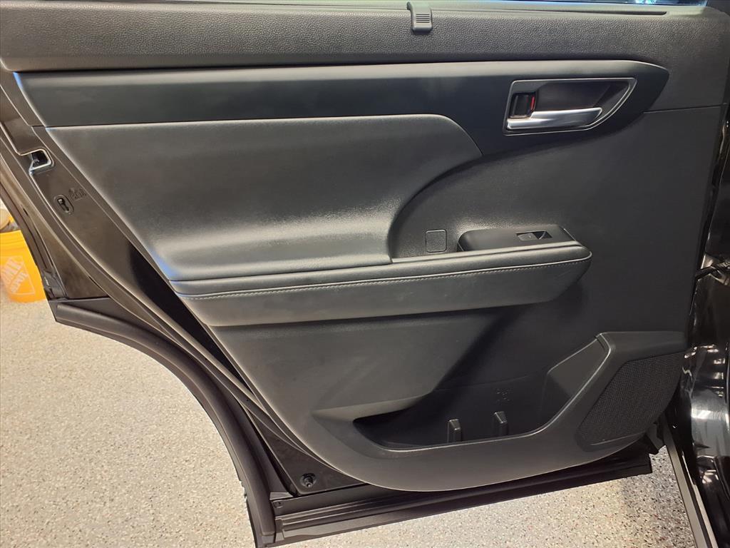 used 2021 Toyota Highlander car, priced at $27,995