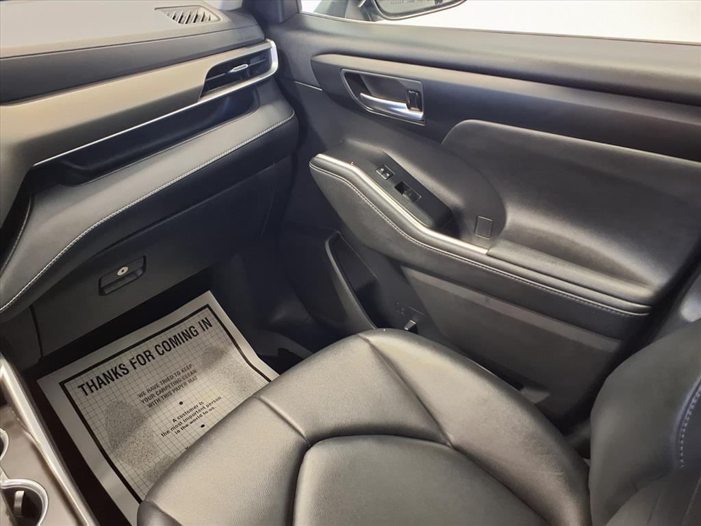 used 2021 Toyota Highlander car, priced at $27,995
