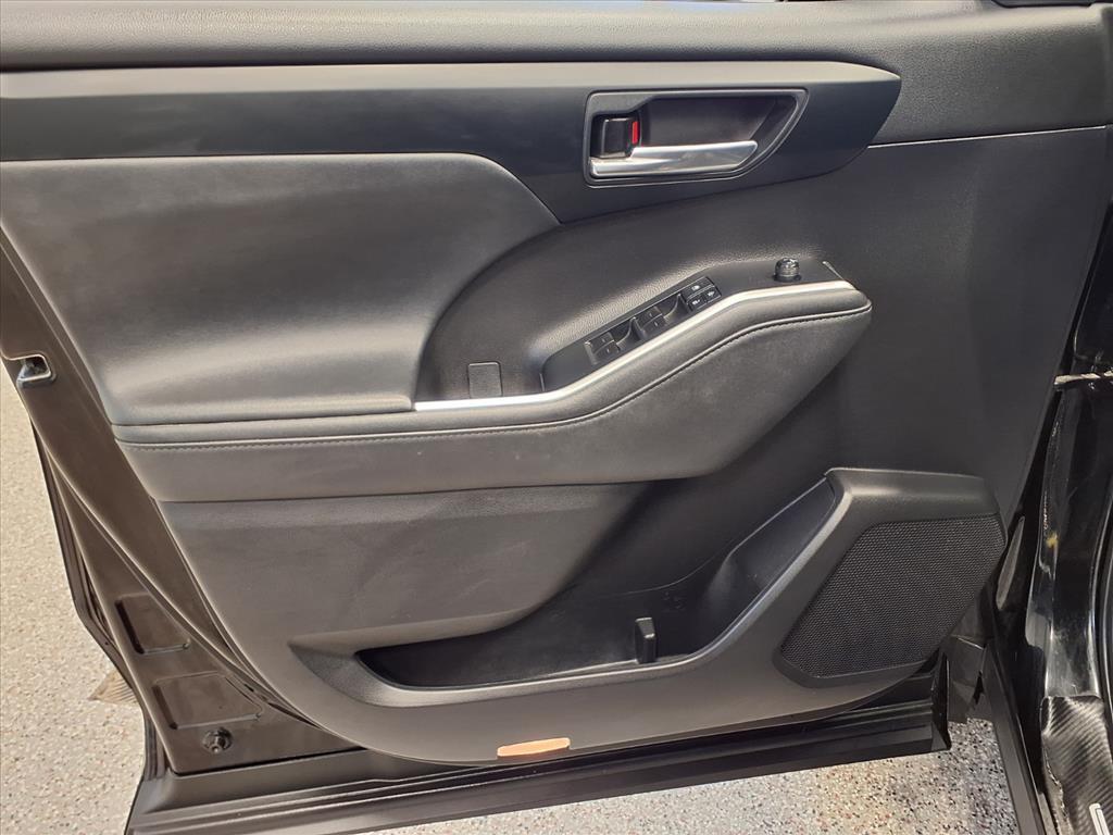 used 2021 Toyota Highlander car, priced at $27,995