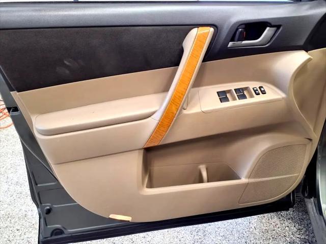 used 2009 Toyota Highlander Hybrid car, priced at $10,995