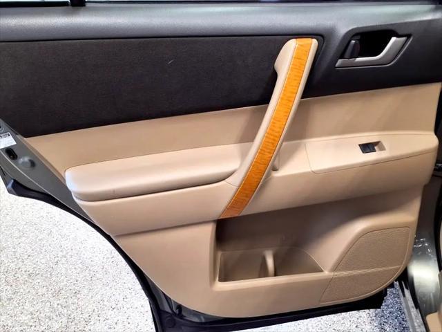 used 2009 Toyota Highlander Hybrid car, priced at $10,995