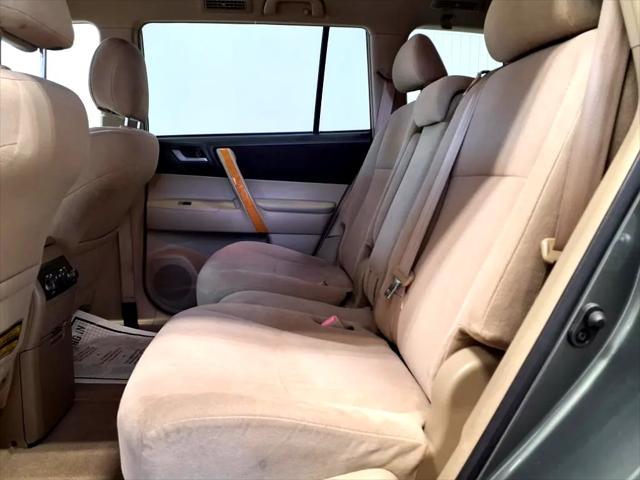 used 2009 Toyota Highlander Hybrid car, priced at $10,995