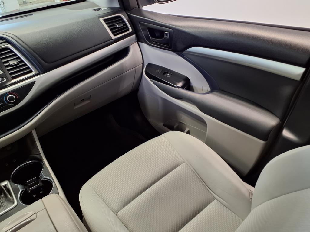 used 2018 Toyota Highlander car, priced at $17,995