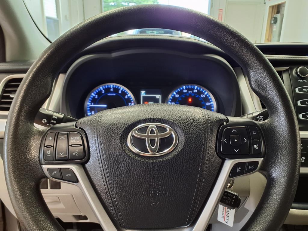 used 2018 Toyota Highlander car, priced at $17,995