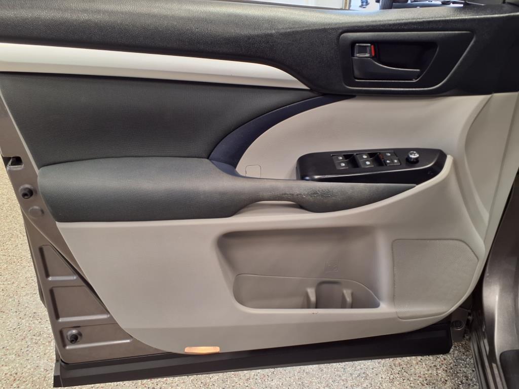used 2018 Toyota Highlander car, priced at $17,995