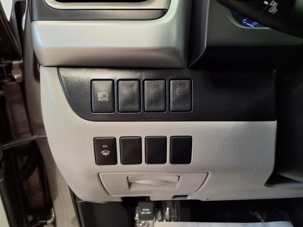 used 2018 Toyota Highlander car, priced at $17,995