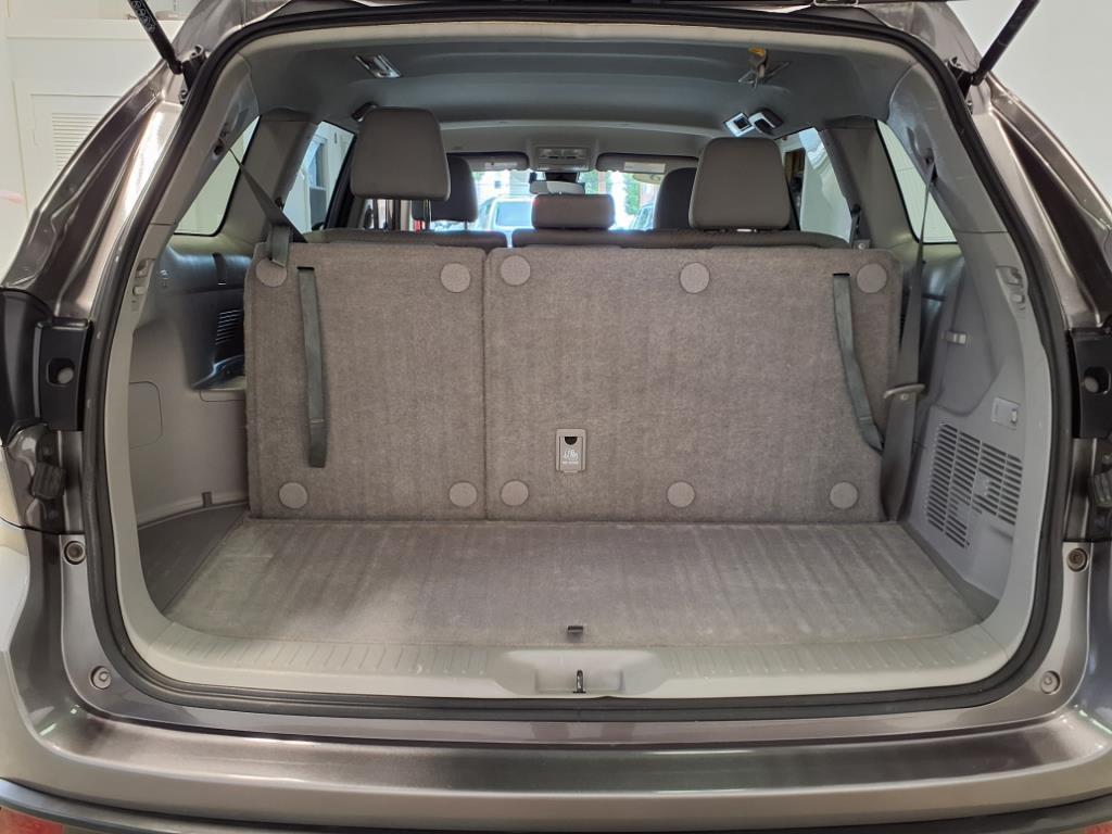 used 2018 Toyota Highlander car, priced at $17,995