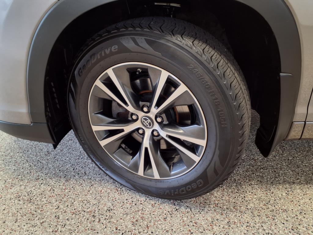 used 2018 Toyota Highlander car, priced at $17,995