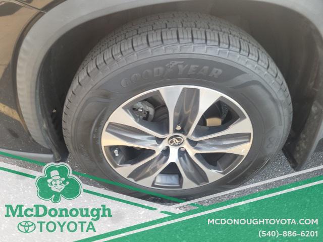used 2021 Toyota Highlander car, priced at $27,990