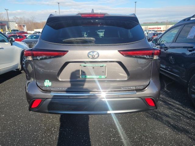 used 2021 Toyota Highlander car, priced at $28,987