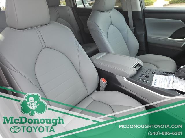 new 2025 Toyota Highlander car, priced at $47,833