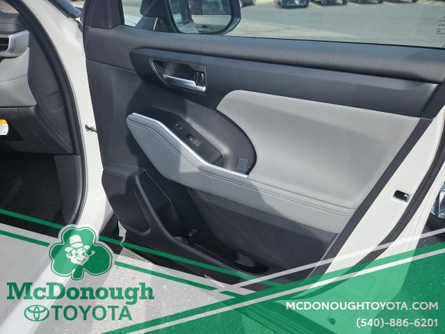 new 2025 Toyota Highlander car, priced at $47,833