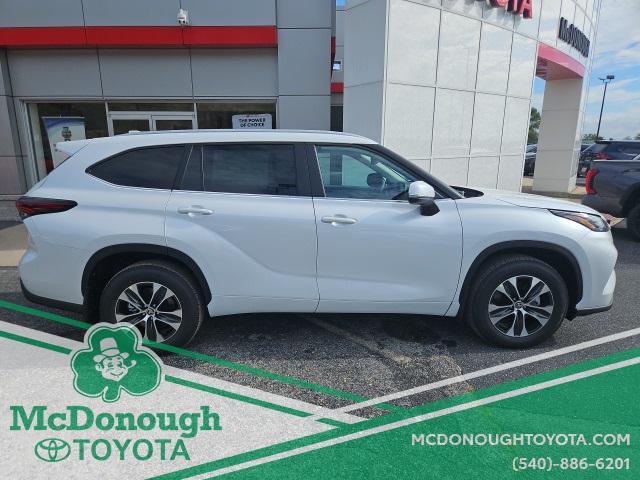 new 2025 Toyota Highlander car, priced at $47,833