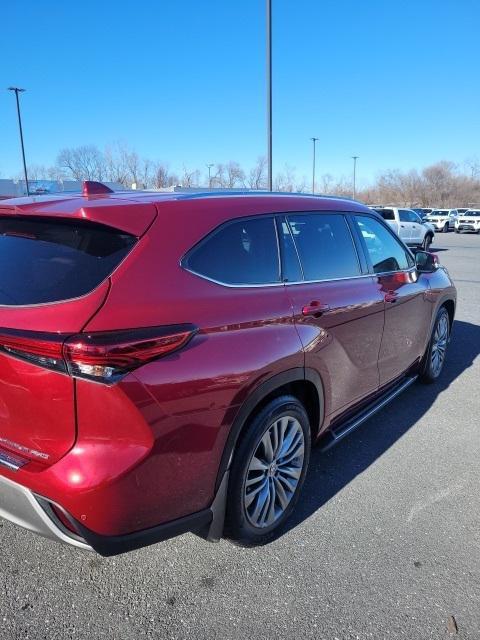 used 2021 Toyota Highlander car, priced at $34,239