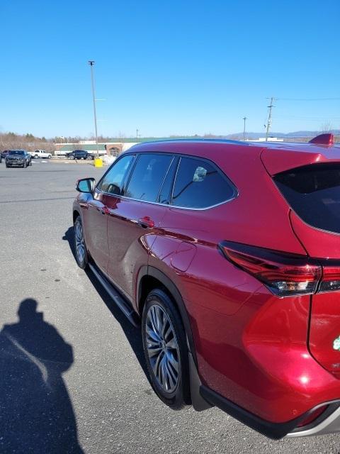 used 2021 Toyota Highlander car, priced at $34,239