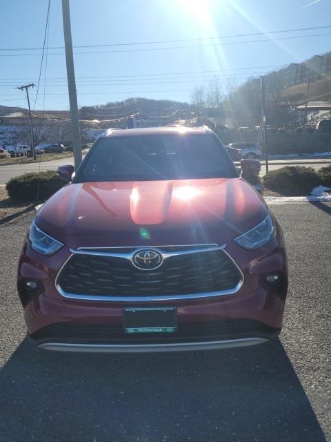 used 2021 Toyota Highlander car, priced at $34,239