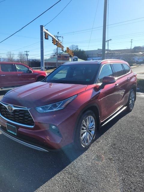 used 2021 Toyota Highlander car, priced at $34,239