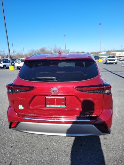 used 2021 Toyota Highlander car, priced at $34,239