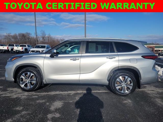 used 2023 Toyota Highlander car, priced at $38,750