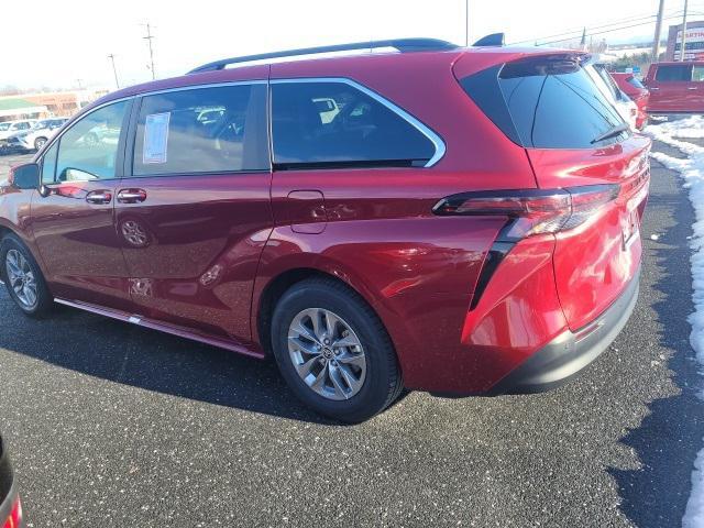 used 2023 Toyota Sienna car, priced at $40,871