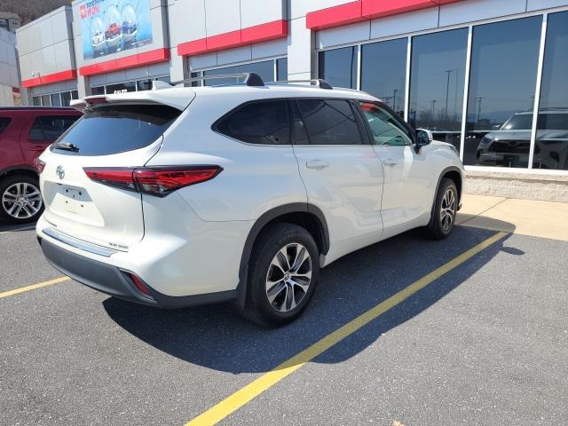 used 2021 Toyota Highlander car, priced at $33,897