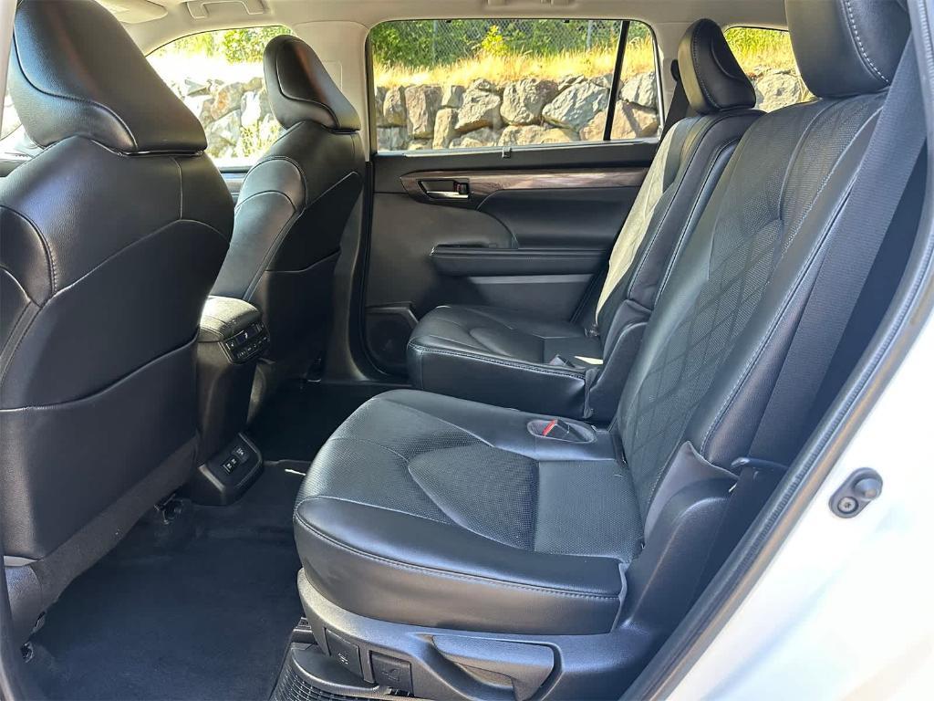 used 2021 Toyota Highlander Hybrid car, priced at $44,995