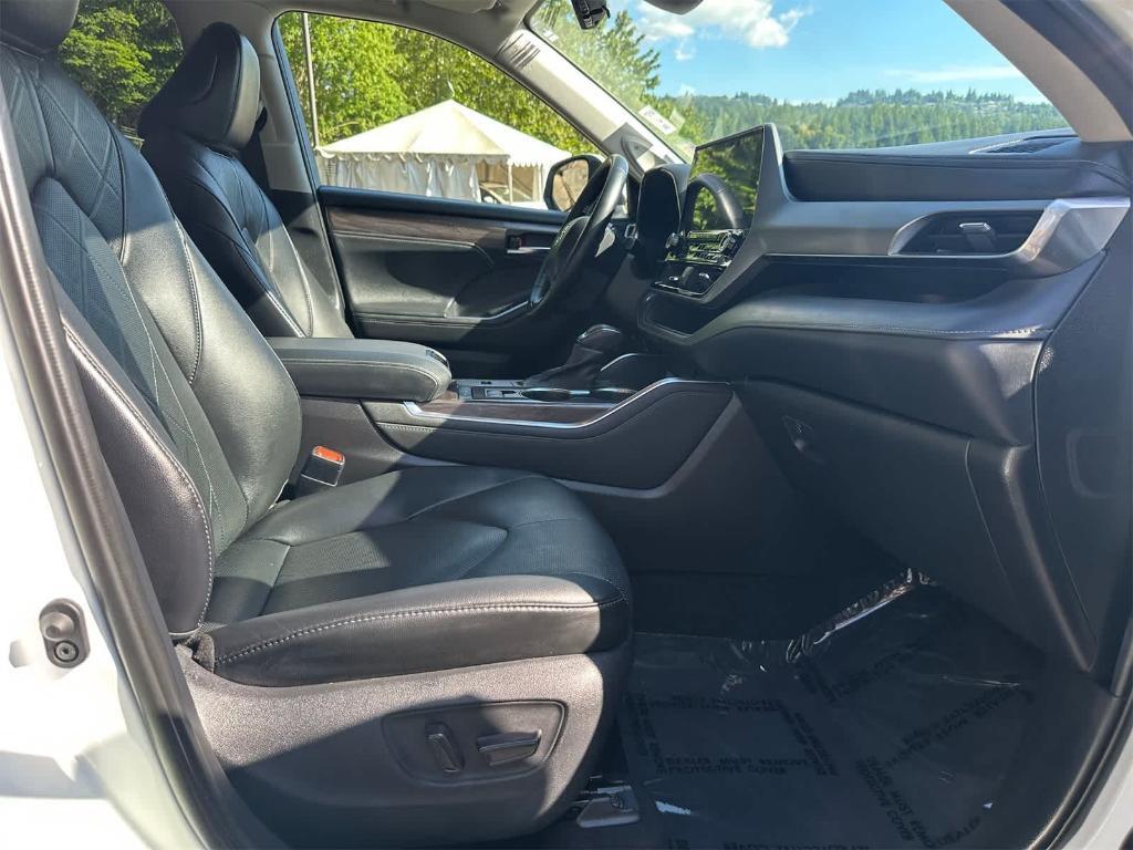 used 2021 Toyota Highlander Hybrid car, priced at $44,995
