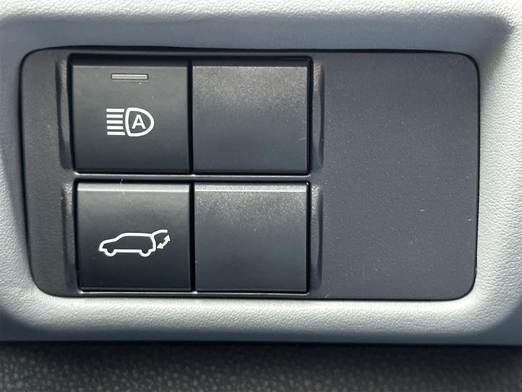 used 2022 Toyota Highlander car, priced at $33,260