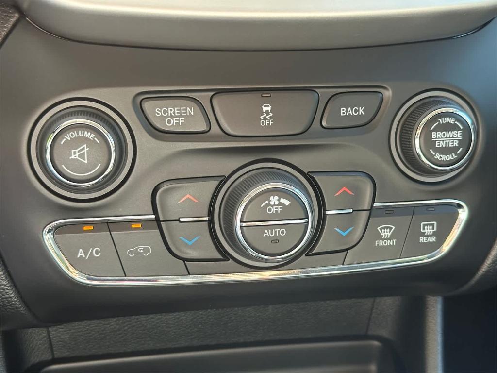 used 2014 Jeep Cherokee car, priced at $10,995