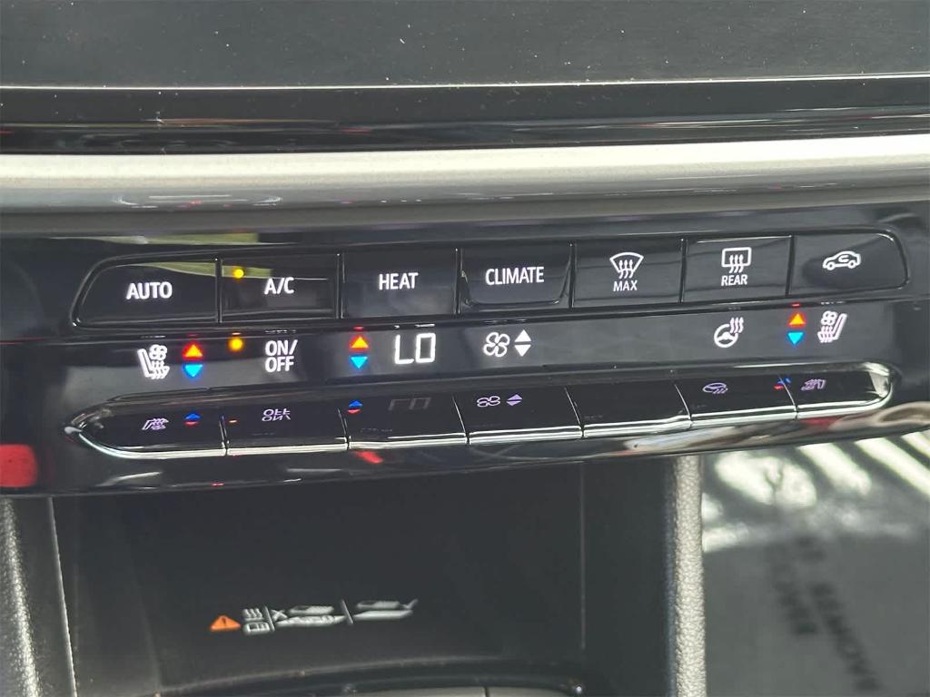 used 2022 Chevrolet Bolt EUV car, priced at $22,914