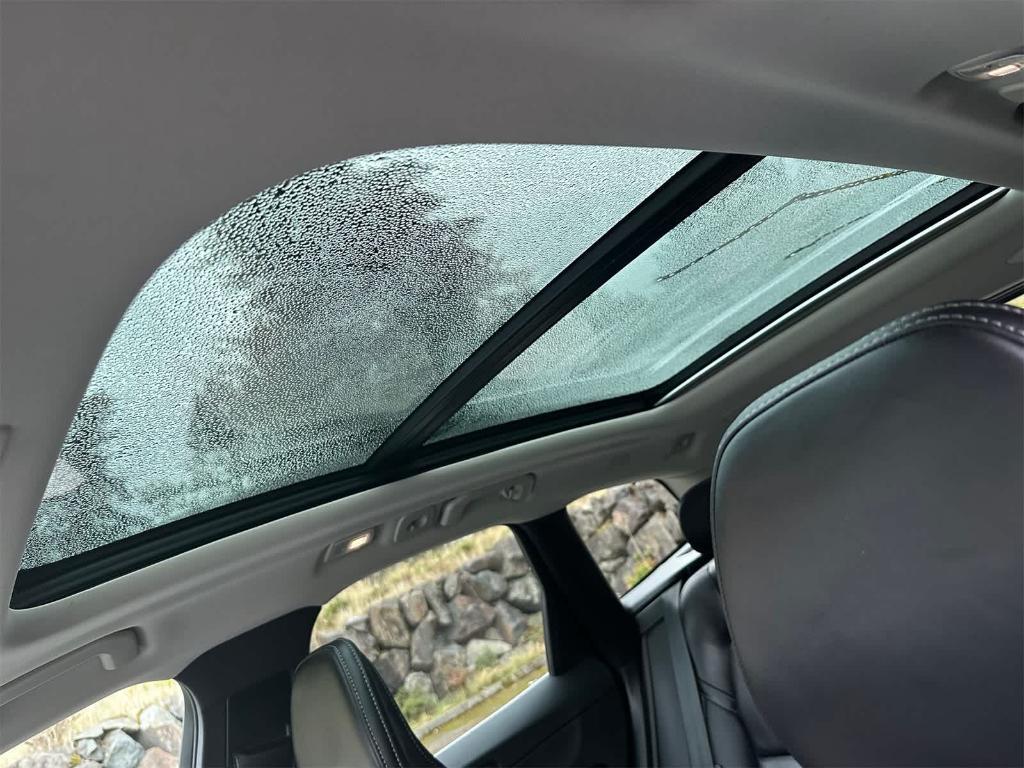 used 2022 Volvo XC60 Recharge Plug-In Hybrid car, priced at $35,995