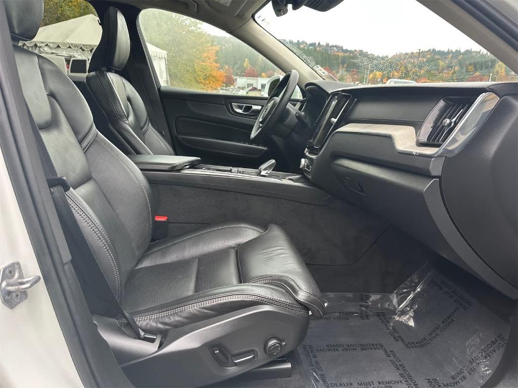 used 2022 Volvo XC60 Recharge Plug-In Hybrid car, priced at $35,995