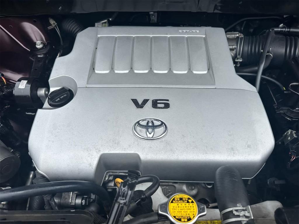 used 2012 Toyota Highlander car, priced at $15,995