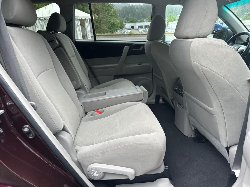 used 2012 Toyota Highlander car, priced at $15,995