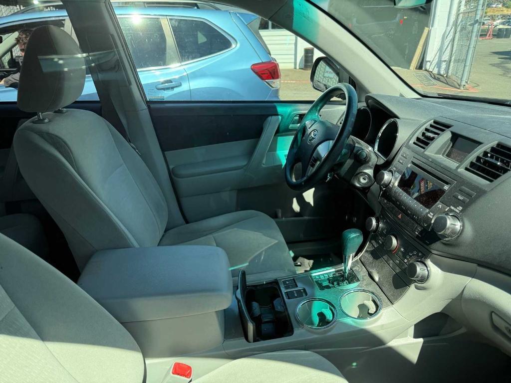 used 2012 Toyota Highlander car, priced at $15,995