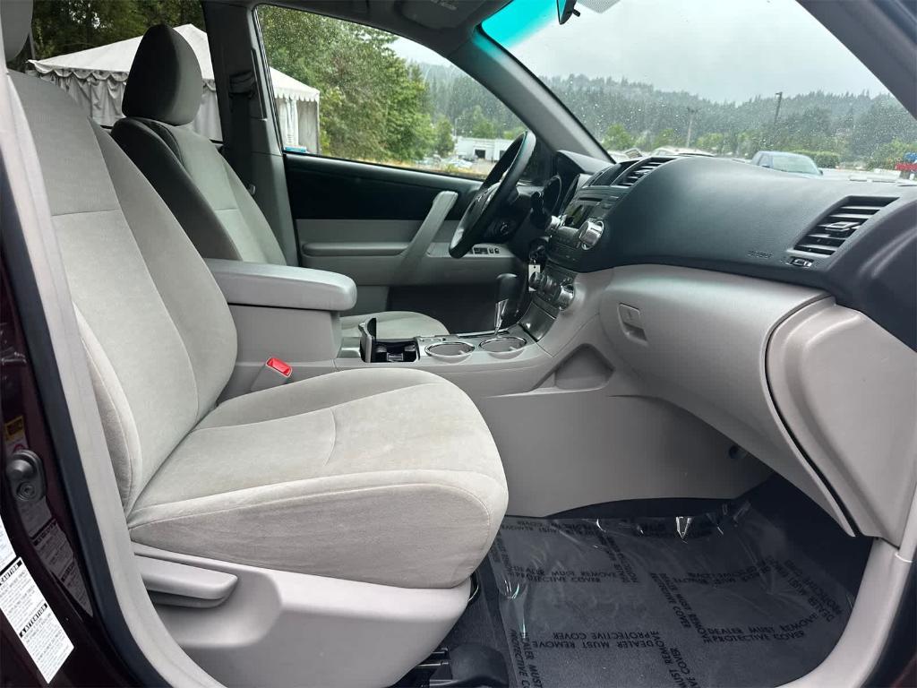used 2012 Toyota Highlander car, priced at $15,995