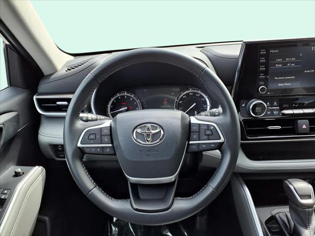 used 2022 Toyota Highlander car, priced at $35,987