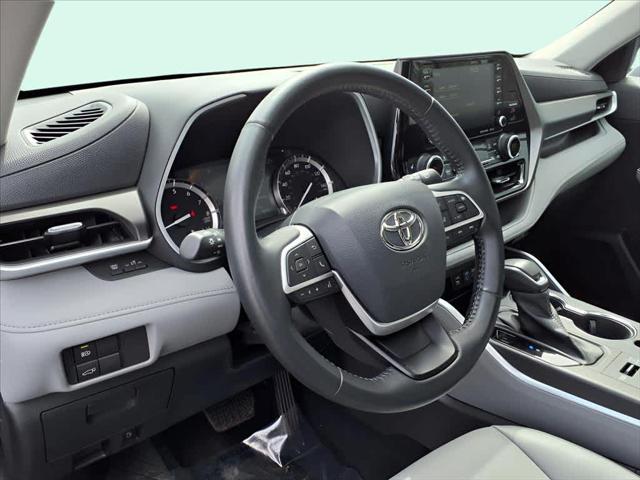 used 2022 Toyota Highlander car, priced at $35,987