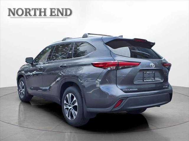 used 2022 Toyota Highlander car, priced at $35,987