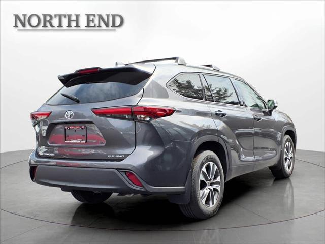 used 2022 Toyota Highlander car, priced at $35,987