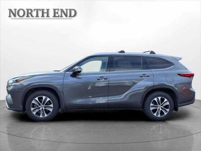 used 2022 Toyota Highlander car, priced at $35,987