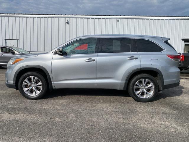 used 2015 Toyota Highlander car, priced at $14,975