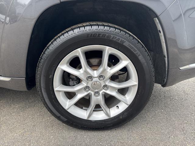 used 2015 Jeep Grand Cherokee car, priced at $17,999