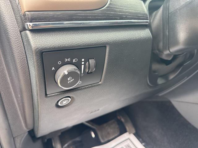 used 2015 Jeep Grand Cherokee car, priced at $17,999