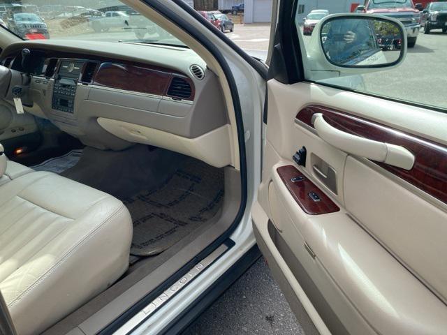 used 2003 Lincoln Town Car car, priced at $4,950